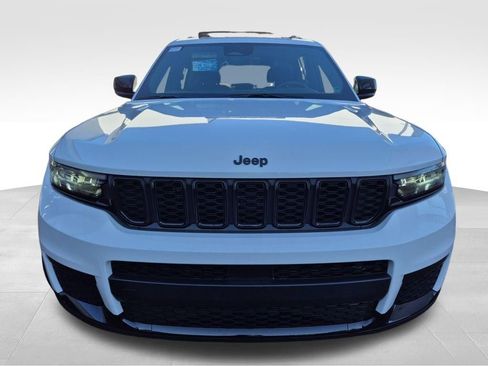 Used 2025 Jeep Grand Cherokee L Altitude AWD/4WD image 8