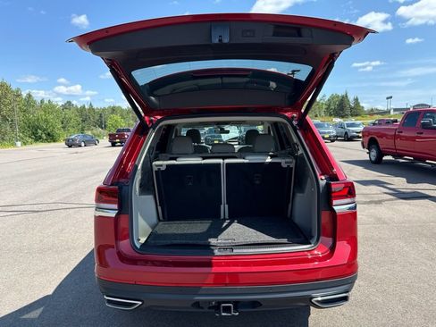 Used 2024 Volkswagen Atlas SE w/ Panoramic Sunroof Package AWD/4WD image 3