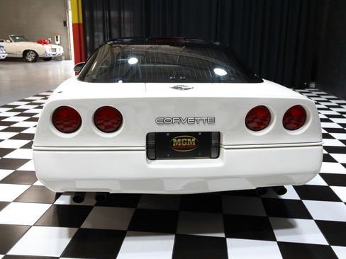 Used 1988 Chevrolet Corvette Coupe image 23