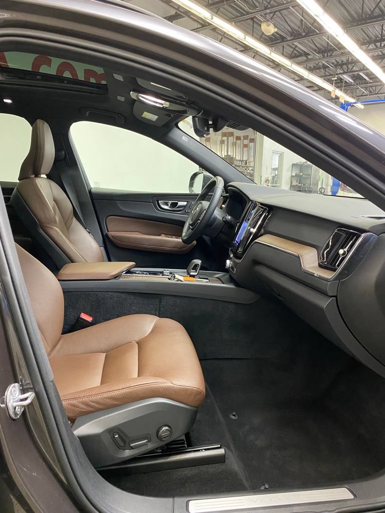 Used 2022 Volvo XC60 B5 Momentum AWD/4WD image 21