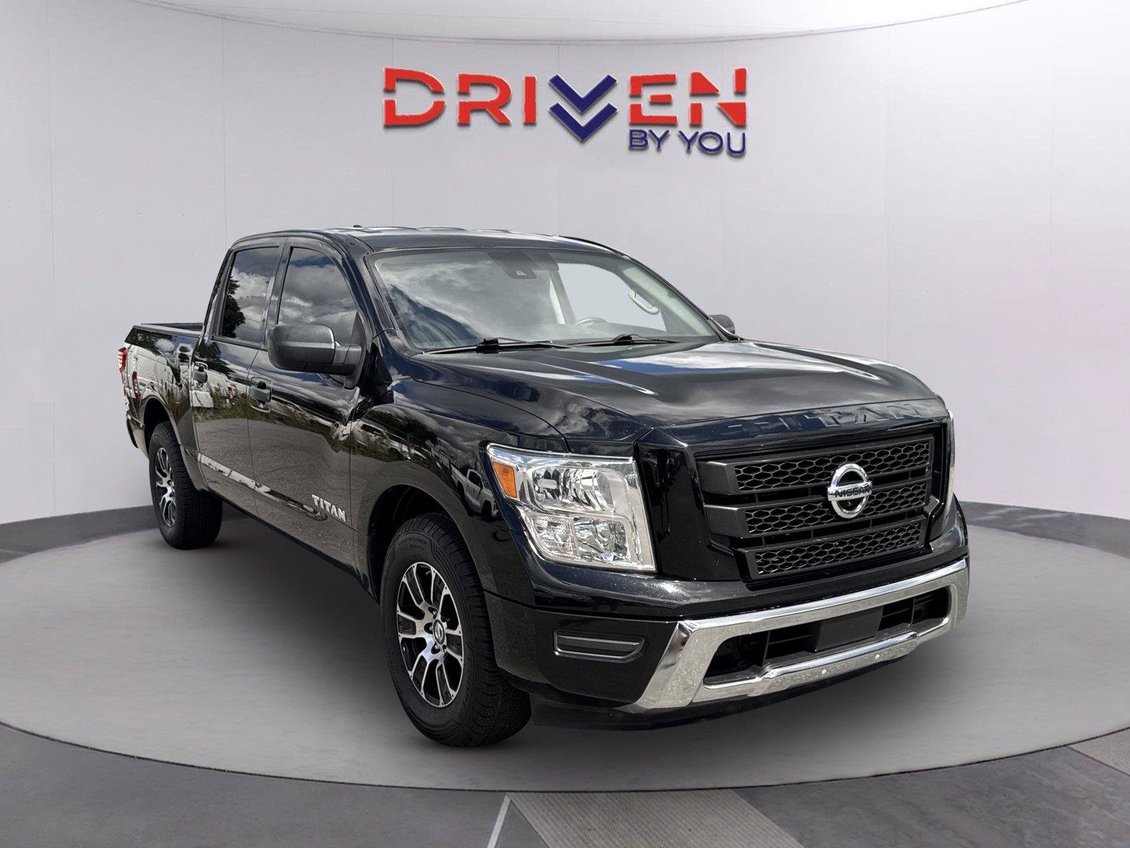 Used 2022 Nissan Titan SV RWD image 1
