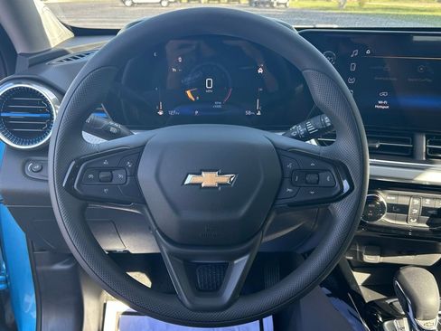 New 2025 Chevrolet Trax LT image 28