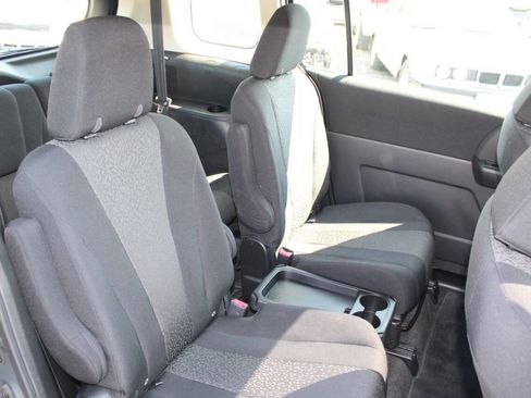 Used 2012 MAZDA MAZDA5 Touring w/ Moonroof & Audio Pkg image 17