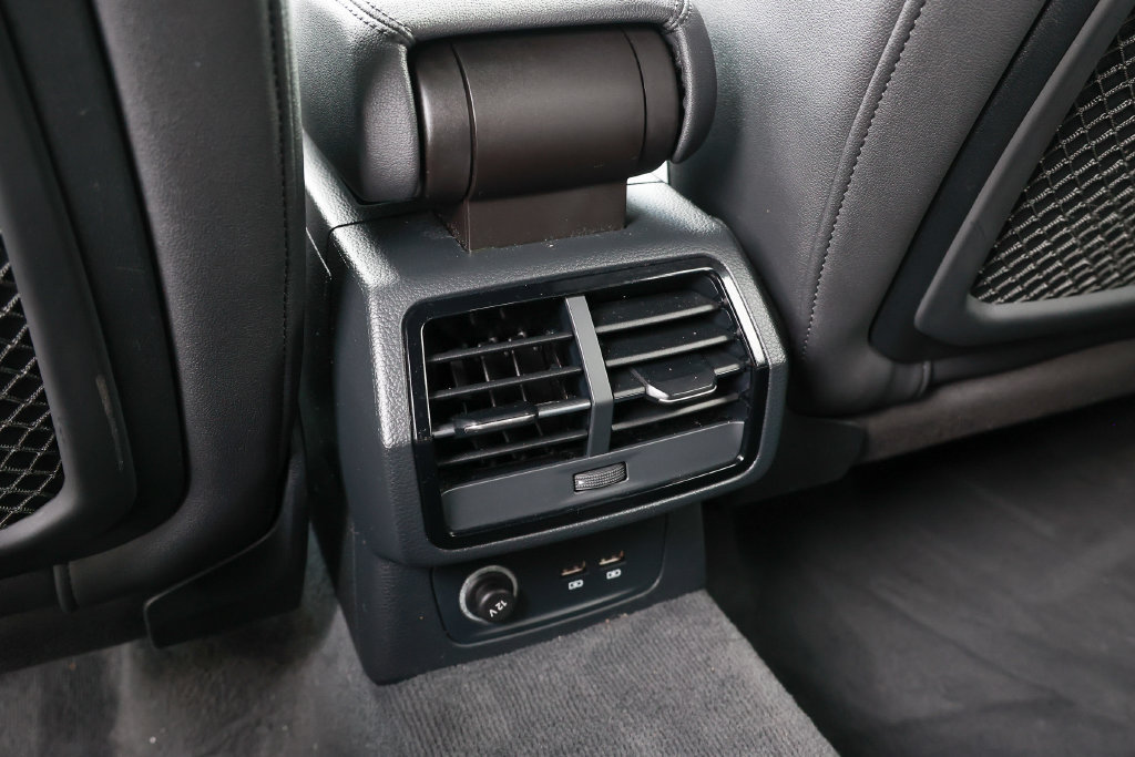 Used 2019 Audi Q3 2.0T Premium AWD/4WD image 36