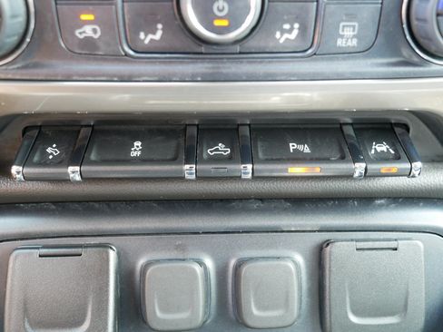 Used 2018 Chevrolet Silverado 1500 High Country AWD/4WD image 32