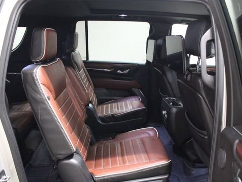 Used 2023 GMC Yukon XL Denali Ultimate w/ LPO, Floor Liner Package image 31
