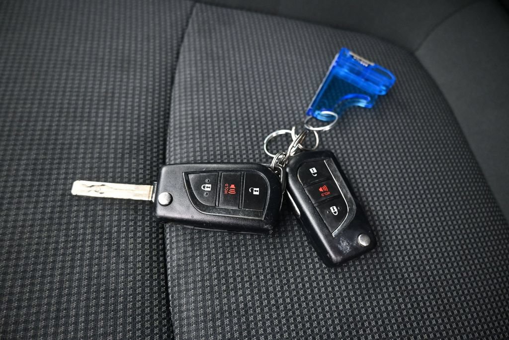 Used 2019 Toyota RAV4 LE FWD image 47