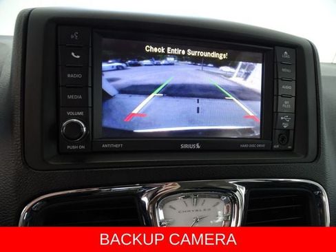 Used 2013 Chrysler Town & Country Touring FWD image 14