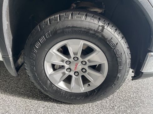 Used 2025 GMC Sierra 1500 SLE image 10