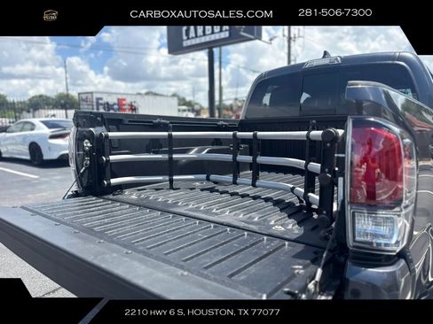 Used 2021 Toyota Tacoma TRD Off-Road w/ Technology Package AWD/4WD image 31