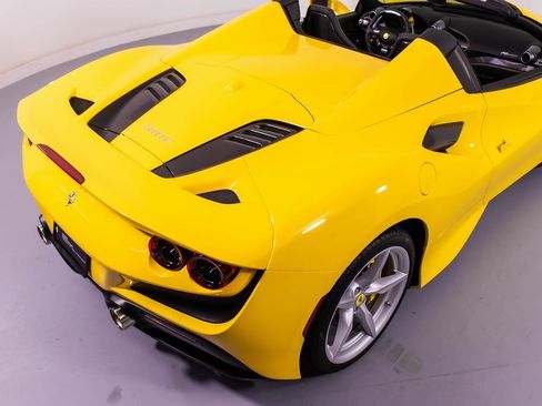 Certified 2022 Ferrari F8 Tributo image 21