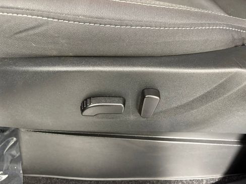 Used 2024 Nissan Frontier SV w/ SV Convenience Package image 15