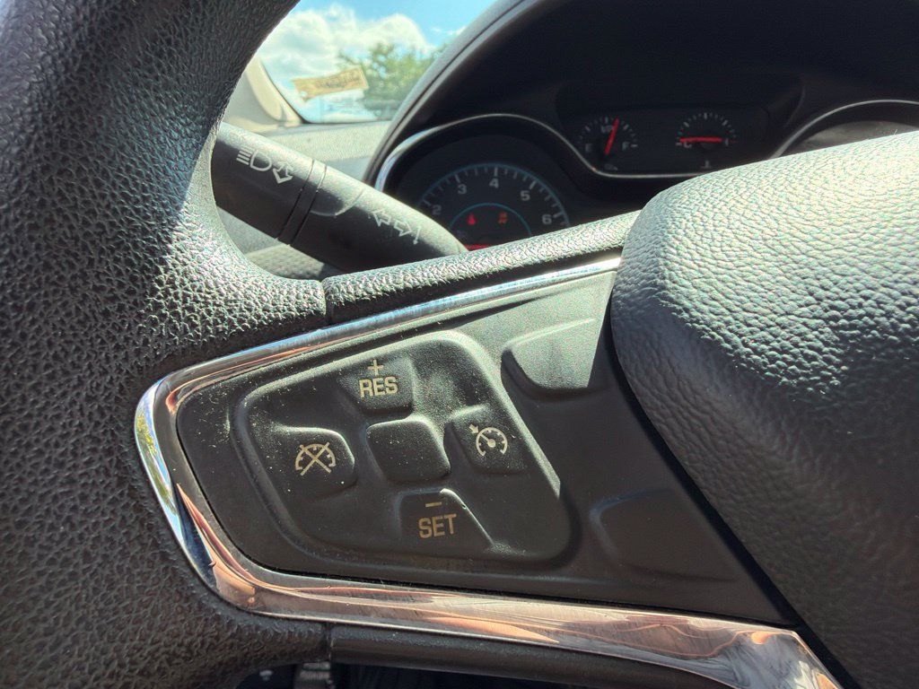 Used 2017 Chevrolet Cruze LT FWD image 7