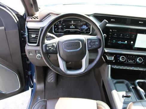 Used 2024 GMC Sierra 2500 Denali w/ Denali Reserve Package AWD/4WD image 18