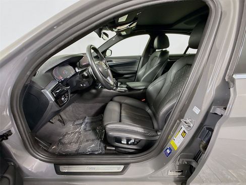 Used 2022 BMW 540i w/ Premium Package RWD image 2