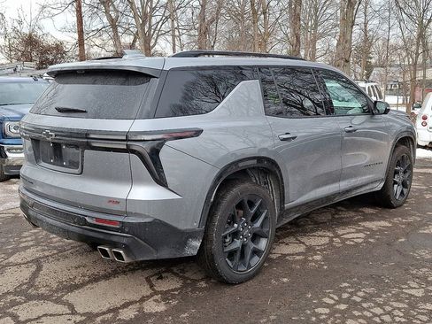 Used 2024 Chevrolet Traverse RS image 7