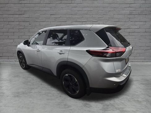 Certified 2024 Nissan Rogue SV FWD image 8