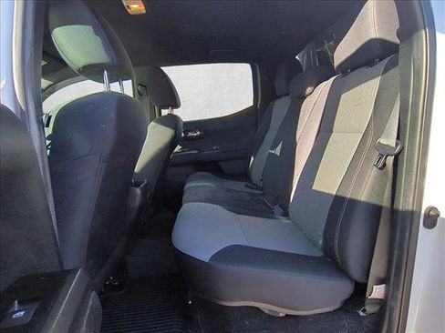 Used 2022 Toyota Tacoma TRD Off-Road image 17