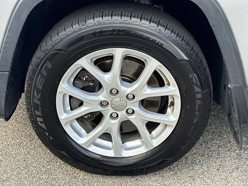 Used 2014 Jeep Cherokee Latitude w/ Comfort/Convenience Group AWD/4WD image 20