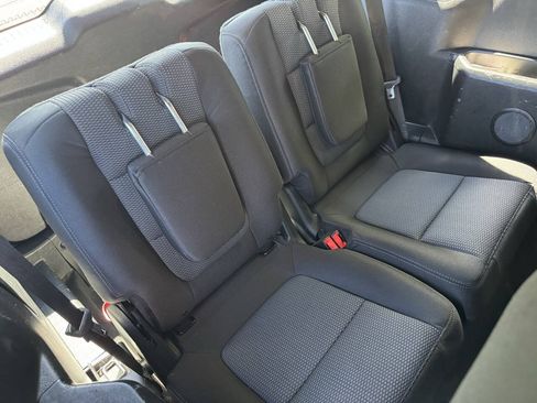 Used 2017 Ford Explorer XLT w/ Equipment Group 201A AWD/4WD image 13
