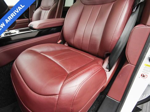 Used 2025 Land Rover Range Rover SE image 52