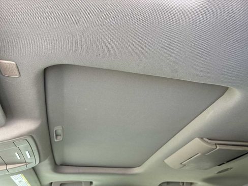 Used 2019 GMC Yukon XL SLT w/ Open Road Package AWD/4WD image 16