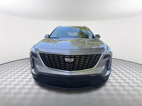 Used 2023 Cadillac XT4 Luxury w/ Cold Weather Package FWD image 2