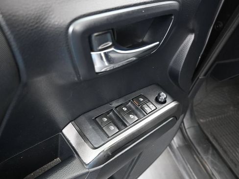 Used 2019 Toyota Tacoma TRD Sport AWD/4WD image 14
