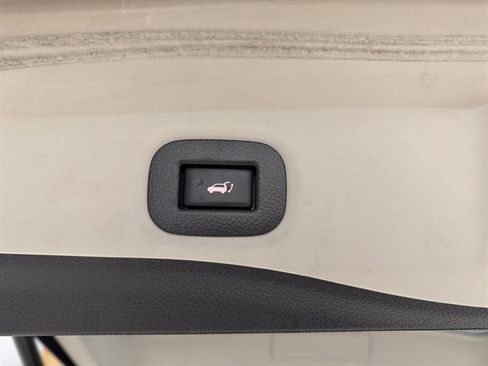 Used 2018 Nissan Rogue SV AWD/4WD image 15