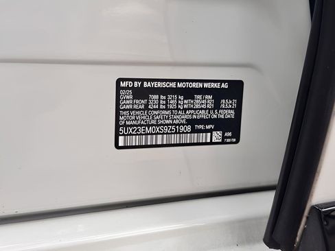 Used 2025 BMW X7 xDrive40i w/ M Sport Package AWD/4WD image 29