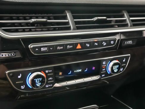 Used 2019 Audi Q7 3.0T Prestige w/ Prestige Package AWD/4WD image 30