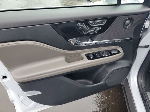 New 2025 Lincoln Corsair Reserve w/ Equipment Group 202A image 8