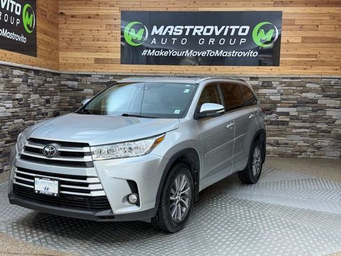 Used 2018 Toyota Highlander XLE AWD/4WD image 11