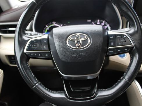 Used 2021 Toyota Highlander XLE image 9