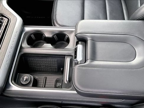 Used 2025 Ford Expedition Max Platinum AWD/4WD image 18
