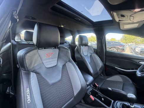 Used 2018 Ford Focus ST w/ Equipment Group 401A FWD image 21