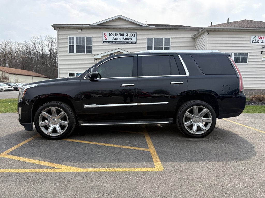 Used 2016 Cadillac Escalade Luxury AWD/4WD image 1
