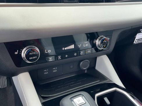 New 2025 Mitsubishi Outlander SE image 23