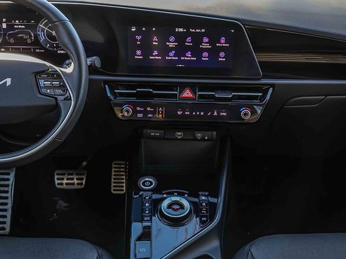 Certified 2023 Kia Niro Wave w/ Wave Preserve Package image 11