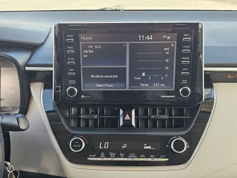 Used 2021 Toyota Corolla LE image 35