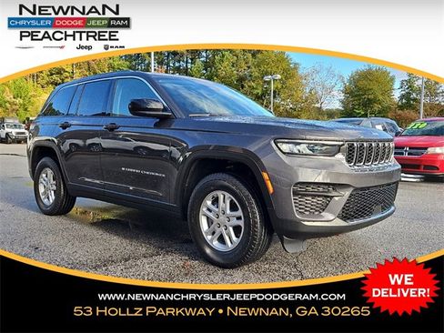 Used 2023 Jeep Grand Cherokee Laredo image 1