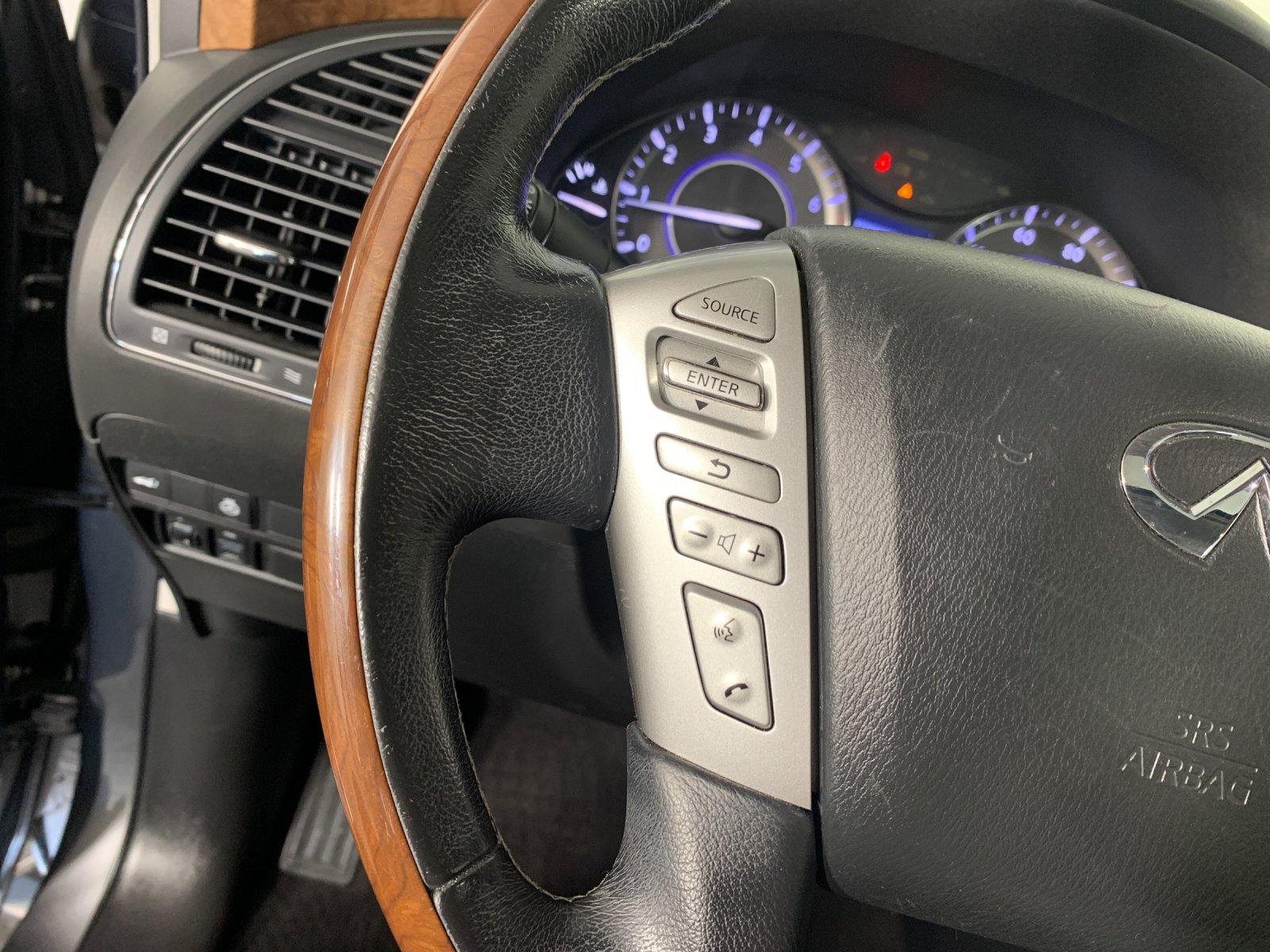 Used 2019 INFINITI QX80 Luxe w/ All-Season Package RWD image 18