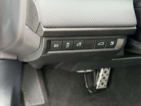 Used 2025 Toyota Camry SE image 18