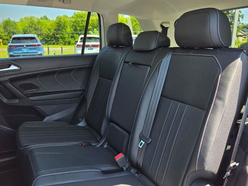 Certified 2023 Volkswagen Tiguan SE w/ Panoramic Sunroof Package FWD image 46