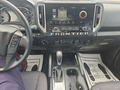 Used 2025 Nissan Frontier SV AWD/4WD image 18