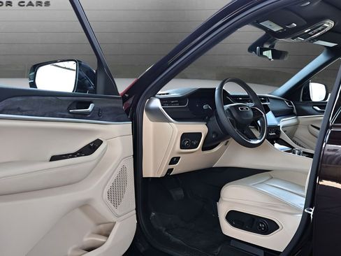 Used 2023 Jeep Grand Cherokee L Limited w/ Luxury Tech Group II image 19