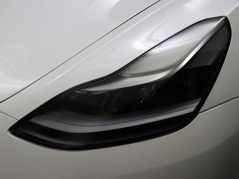 Used 2023 Tesla Model 3 Standard Range image 18