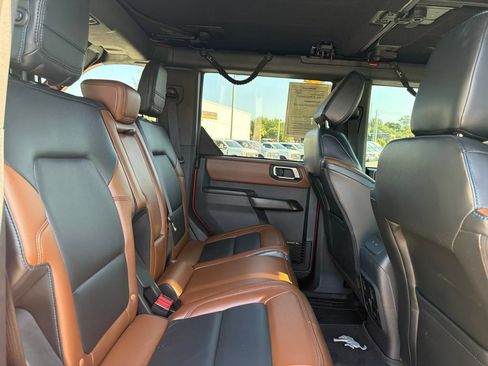 Certified 2024 Ford Bronco Outer Banks w/ Sasquatch Package AWD/4WD image 14