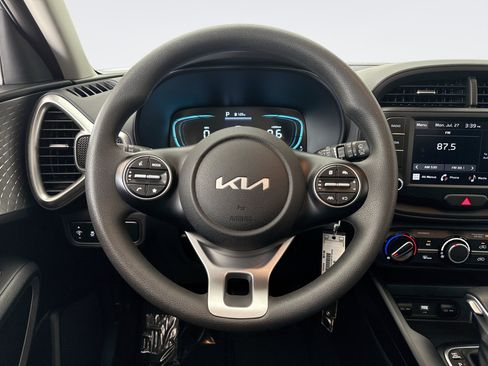 Used 2025 Kia Soul LX w/ LX Technology Package FWD image 12