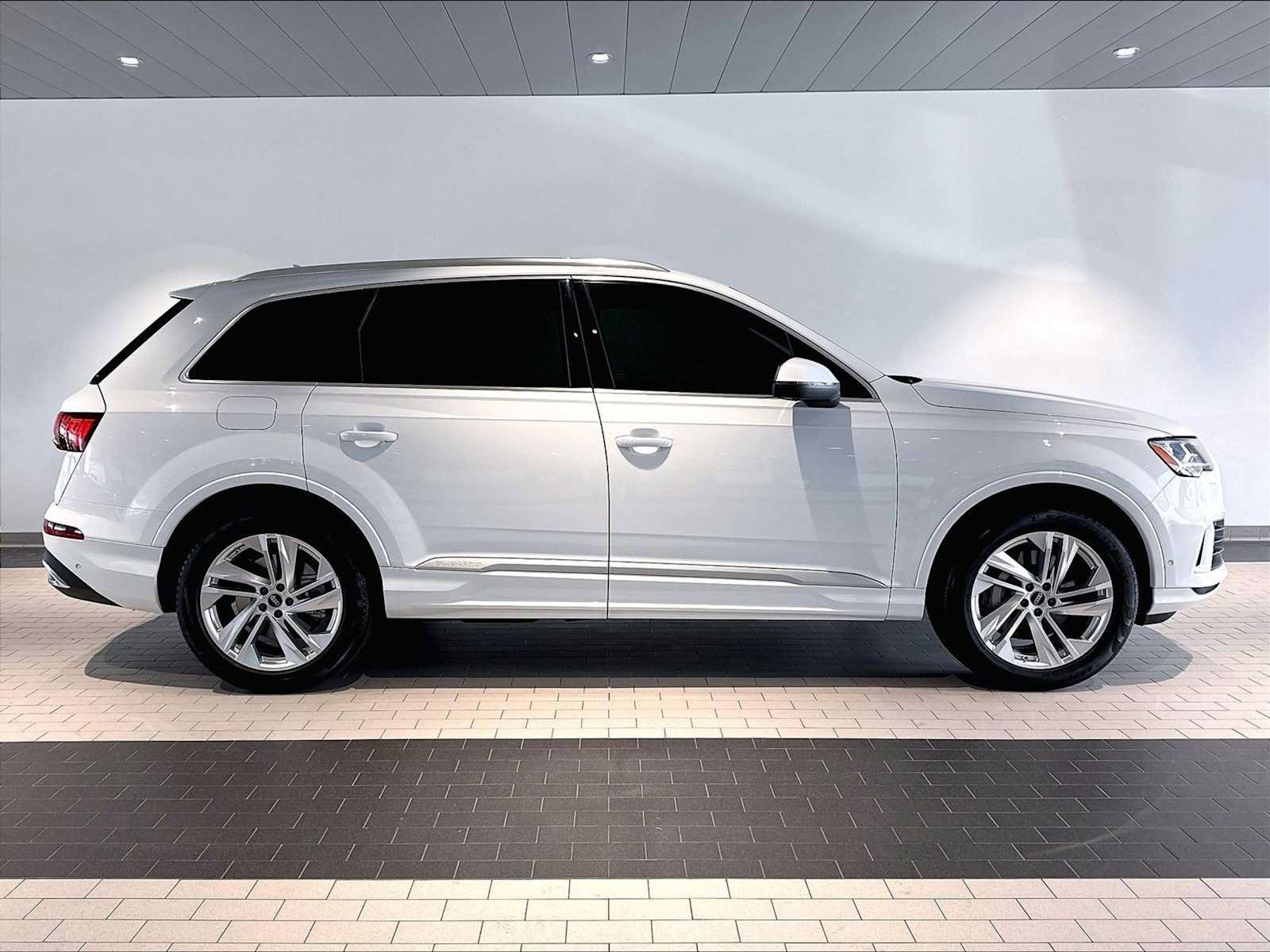 Used 2023 Audi Q7 2.0T Premium w/ Convenience Package AWD/4WD image 11